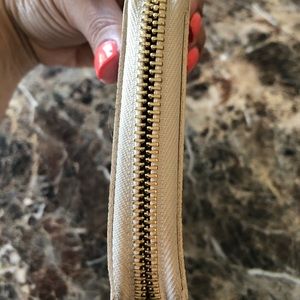 Louis Vuitton Zippy Wallet